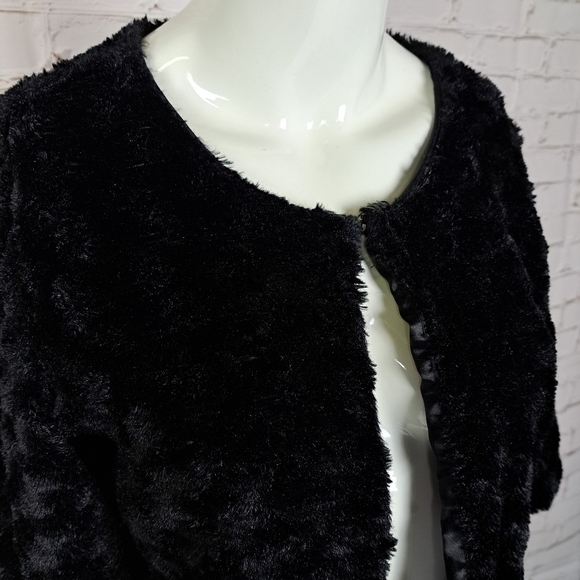 FURROCIOUS Faux Fur Cropped Jacket - Picture 2 of 8
